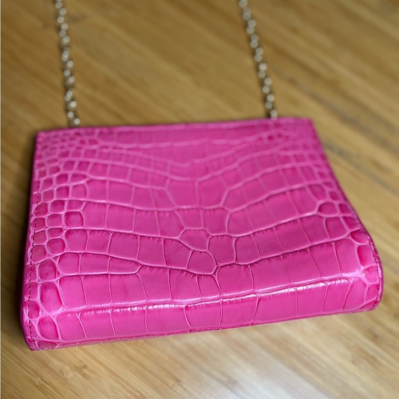 GUC Larroudé- Erin Clutch in Bright Pink Stamped Leather. - Picture 3 of 5